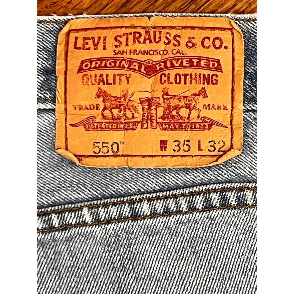 Levis 550 Relaxed Fit‎ Jeans Mens 35x32 Light Wash Blue Denim 00550-4891